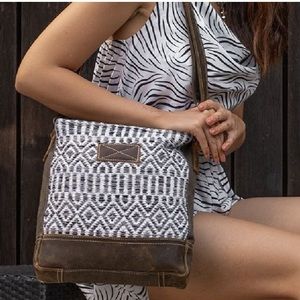 Myra Elfin shoulder bag